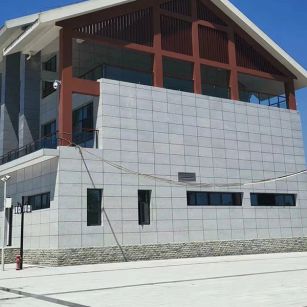 马鞍山芝麻灰花岗岩在景区地面及墙壁的应用