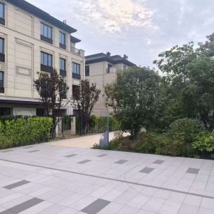 马鞍山 芝麻白与芝麻白搭配铺装，尺寸1200*600