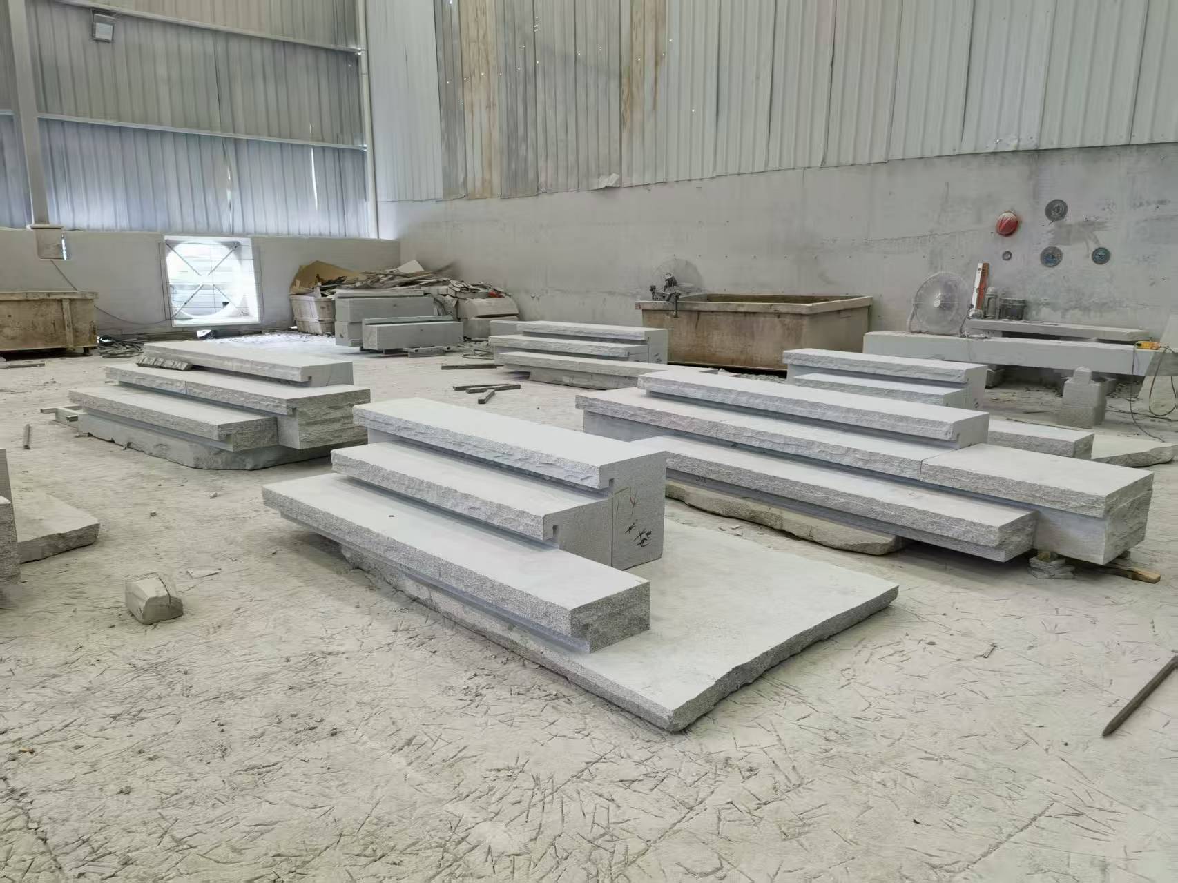 马鞍山 整石台阶（大面火烧+侧面自然面），出货前厂内拼装