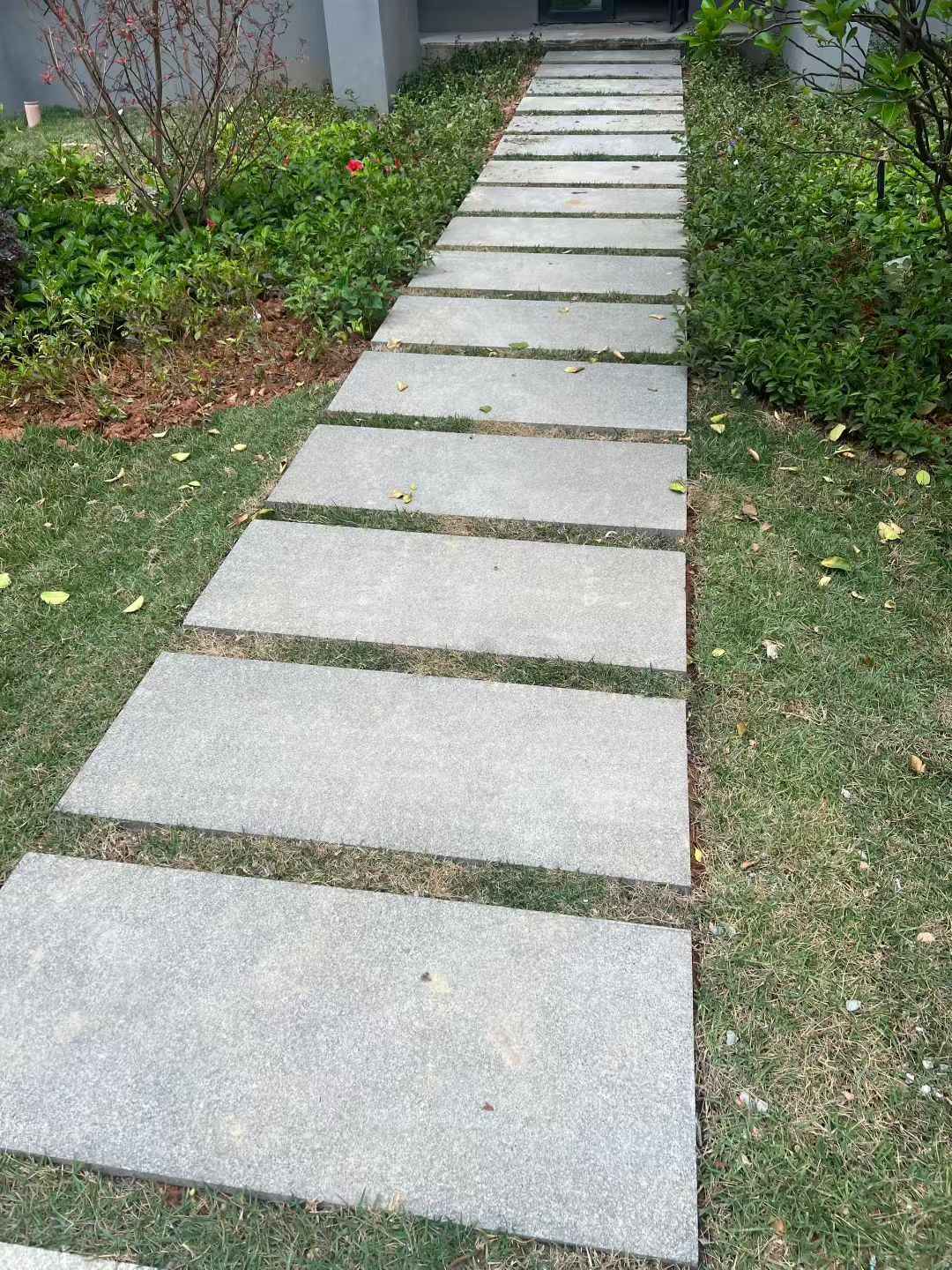马鞍山 芝麻黑小区踏步、汀步石铺装效果